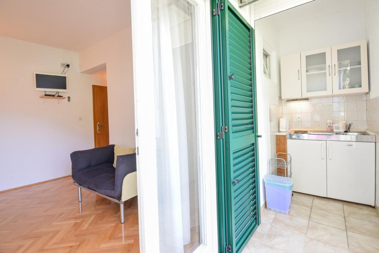 Marios Apartment Brela Exterior photo